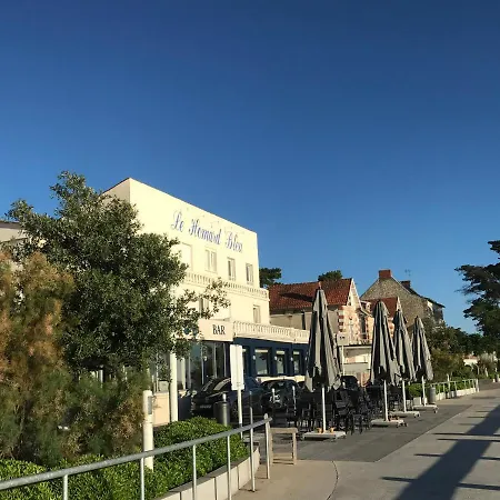 Отель Le Homard Bleu 3*