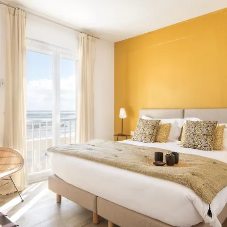 Отель Le Homard Bleu 3*