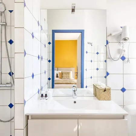 Отель Le Homard Bleu 3*