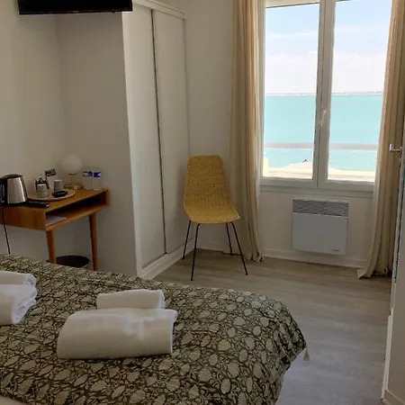 Le Homard Bleu Hotel 3*