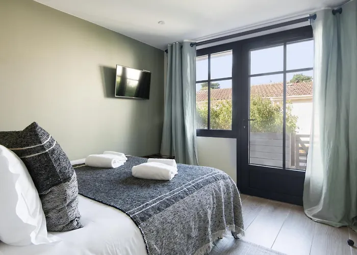 Le Homard Bleu Hotel